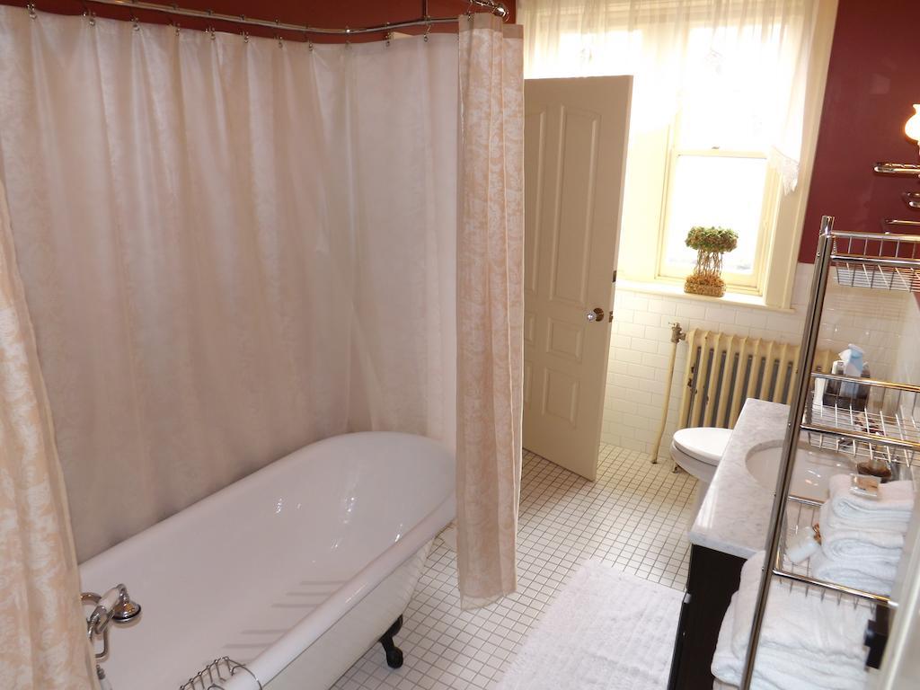 The Patriot House Bed & Breakfast Annville Ruang foto